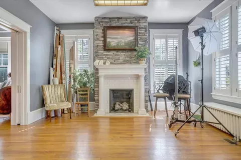 Living - 1360 Maple Ave SW, Roanoke, VA 24016 photo 2 of 6