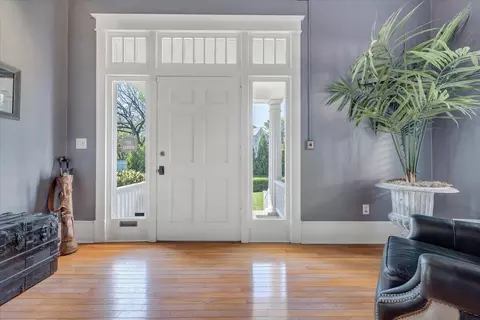 Entry Way - 1360 Maple Ave SW, Roanoke, VA 24016 photo 2 of 4