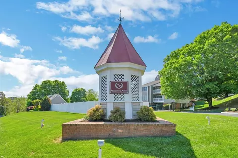 2989 Winterberry Dr, Roanoke, VA 24018