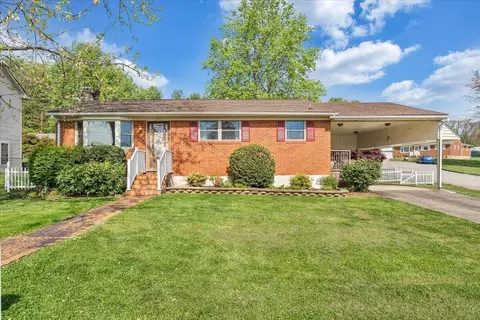 627 Glenmore Dr, Salem, VA 24153