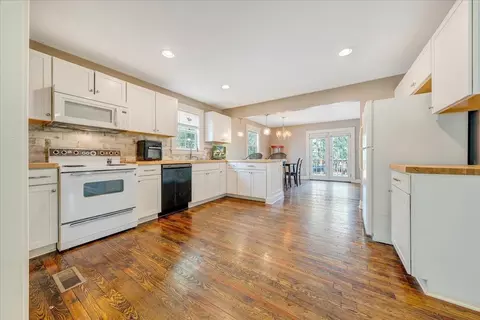 Kitchen - 211 Murrell Rd NE, Roanoke, VA 24012 photo 2 of 2