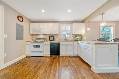 Kitchen - 211 Murrell Rd NE, Roanoke, VA 24012 photo 1 of 2