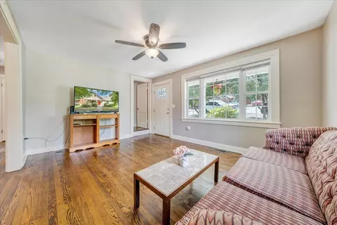 Living - 211 Murrell Rd NE, Roanoke, VA 24012 photo 1 of 3