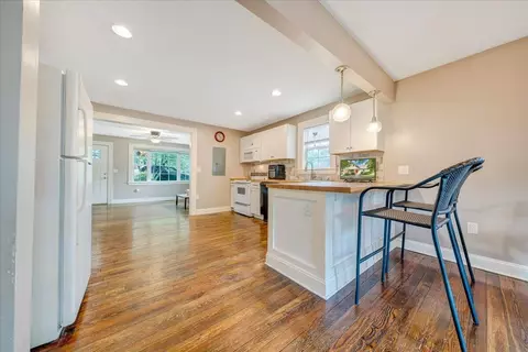 Entry Way - 211 Murrell Rd NE, Roanoke, VA 24012 photo 1 of 3