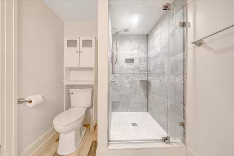 Bath - 211 Murrell Rd NE, Roanoke, VA 24012 photo 2 of 4