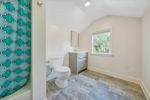Bath - 211 Murrell Rd NE, Roanoke, VA 24012 photo 3 of 4