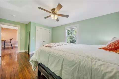 Bedroom - 211 Murrell Rd NE, Roanoke, VA 24012 photo 3 of 5