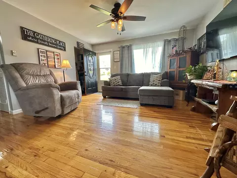 Living - 1301 Cherokee Pl, Covington, VA 24426 photo 2 of 4