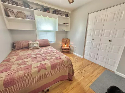 Bedroom - 1301 Cherokee Pl, Covington, VA 24426 photo 2 of 5