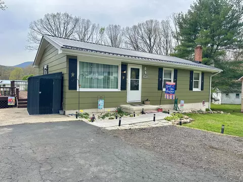Exterior - 1301 Cherokee Pl, Covington, VA 24426 photo 3 of 11
