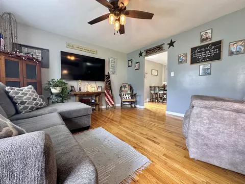 Living - 1301 Cherokee Pl, Covington, VA 24426 photo 1 of 4