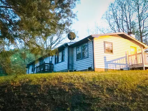 7780 Starlight Ln, Boones Mill, VA 24065