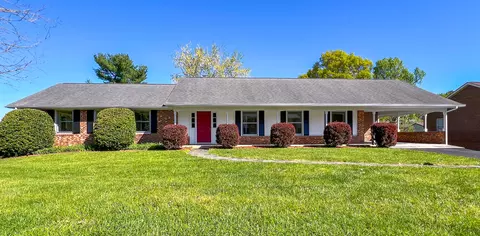 975 Carson Dr, Christiansburg, VA 24073