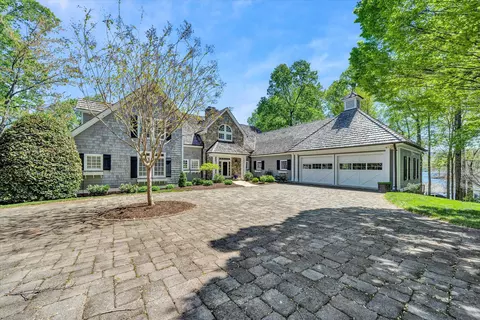 330 Upland Shores Dr, Penhook, VA 24137