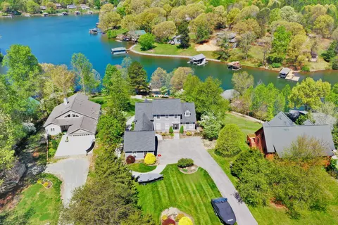 102 Pebble Brook Ln, Moneta, VA 24121