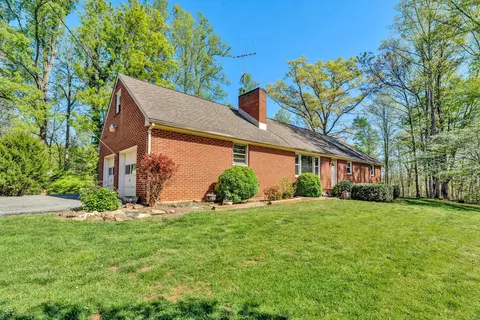 6635 Pine Needle Dr, Boones Mill, VA 24065