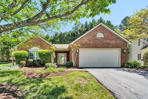3802 Parkway Place Dr, Roanoke, VA 24018