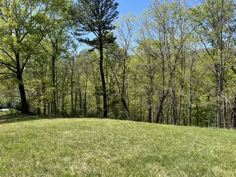 7027 Campbell Dr, Salem, VA 24153