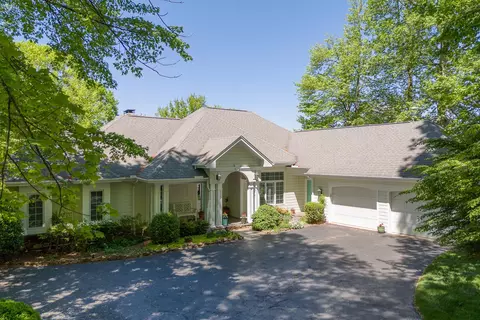 125 Upland Shores Dr, Penhook, VA 24137