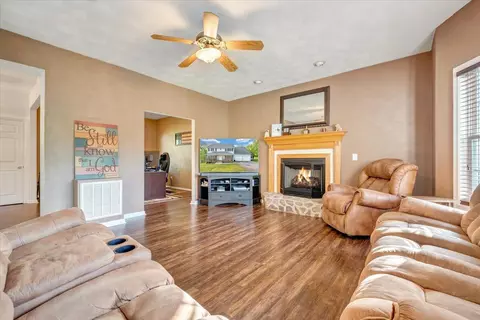 Living - 1121 Eagles Nest Dr, Goodview, VA 24095 photo 3 of 7