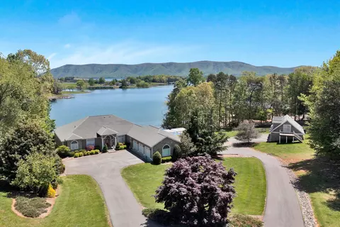 15 Tranquility Rd, Moneta, VA 24121