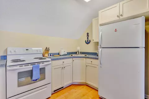 Kitchen - 15 Tranquility Rd, Moneta, VA 24121 photo 9 of 10