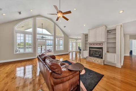 Living - 15 Tranquility Rd, Moneta, VA 24121 photo 2 of 5
