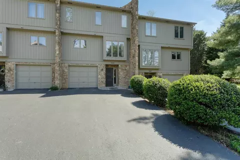 3249 Londonderry Ln, Roanoke, VA 24018