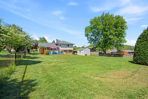 133 Frontier Rd NE, Roanoke, VA 24012 photo 2