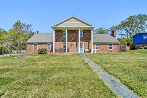 1030 Stonegate Dr, Salem, VA 24153