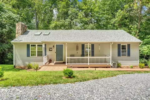 207 Woodlake Dr, Goodview, VA 24095