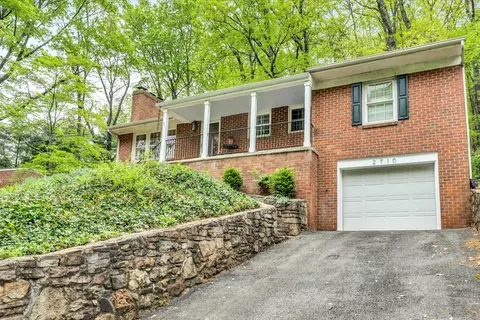 2710 Yellow Mountain Rd, Roanoke, VA 24014