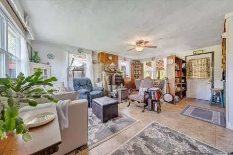 Living - 142 Malcom Dr, Eagle Rock, VA 24085 photo 2 of 4