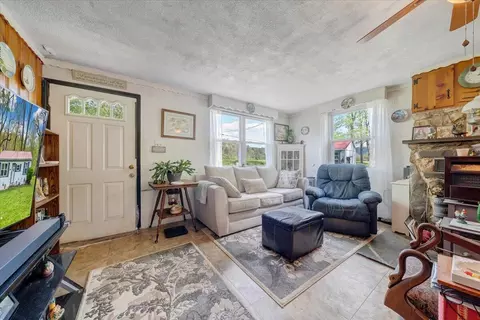 Living - 142 Malcom Dr, Eagle Rock, VA 24085 photo 1 of 4