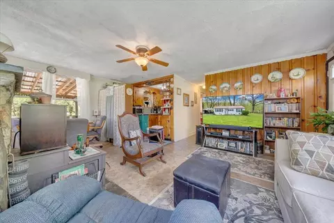 Living - 142 Malcom Dr, Eagle Rock, VA 24085 photo 3 of 4