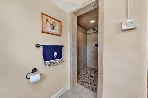 Bath - 3588 Wright Rd SW, Roanoke, VA 24015 photo 5 of 5