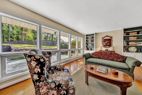 Living - 3588 Wright Rd SW, Roanoke, VA 24015 photo 3 of 5