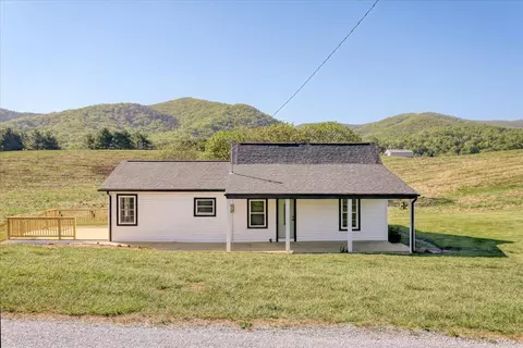 159 Daisy Dr, Troutville, VA 24175