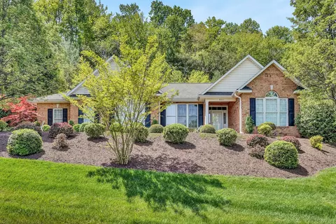 4801 Hickory Hill Dr, Roanoke, VA 24018