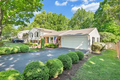 3851 Kentland Dr, Roanoke, VA 24018