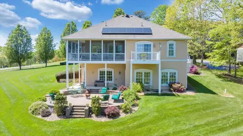 108 Park Shore Cir, Moneta, VA 24121