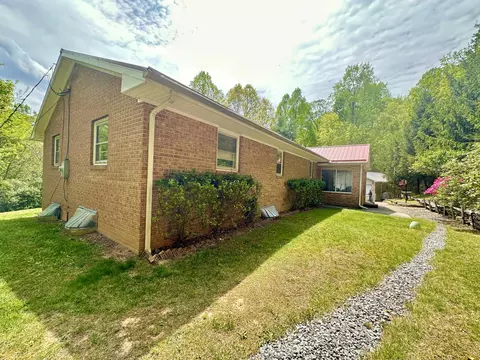 718 Mt Pleasant Dr, Covington, VA 24426 photo 11