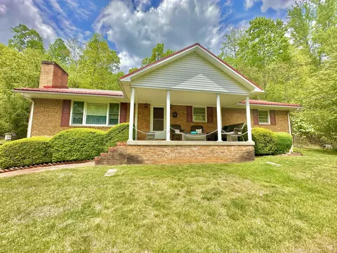 718 Mt Pleasant Dr, Covington, VA 24426