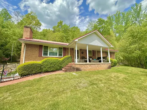 718 Mt Pleasant Dr, Covington, VA 24426 photo 2