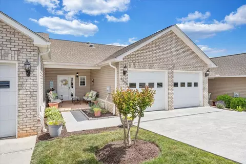 6668 Stonelyn Cottage Ct, Roanoke, VA 24019