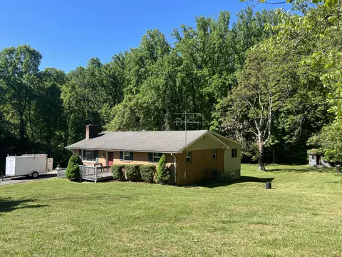 6392 Peaceful Dr, Salem, VA 24153