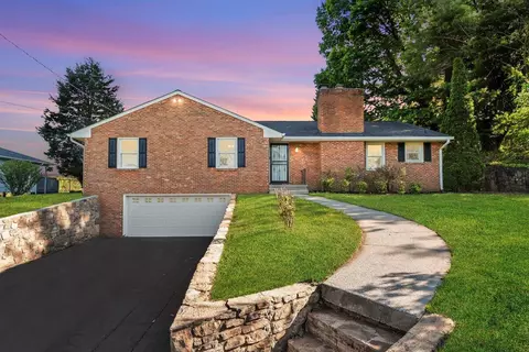 5415 Medmont Cir SW, Roanoke, VA 24018