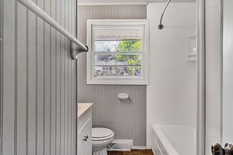 Bath - 3301 Ruston St NE, Roanoke, VA 24012 photo 1 of 3