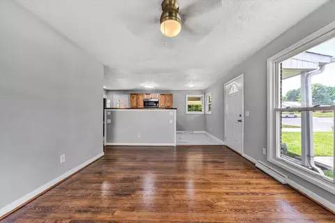 Living - 3301 Ruston St NE, Roanoke, VA 24012 photo 1 of 2