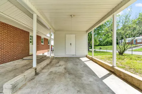 Exterior - 3301 Ruston St NE, Roanoke, VA 24012 photo 2 of 5